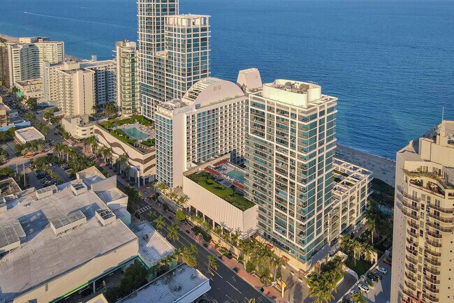 Building Photo - 6801 Collins Ave