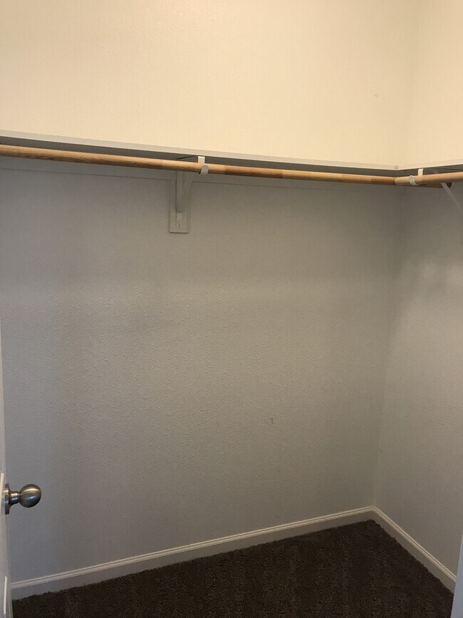 Building Photo - 3 bed 2 bath home for rent