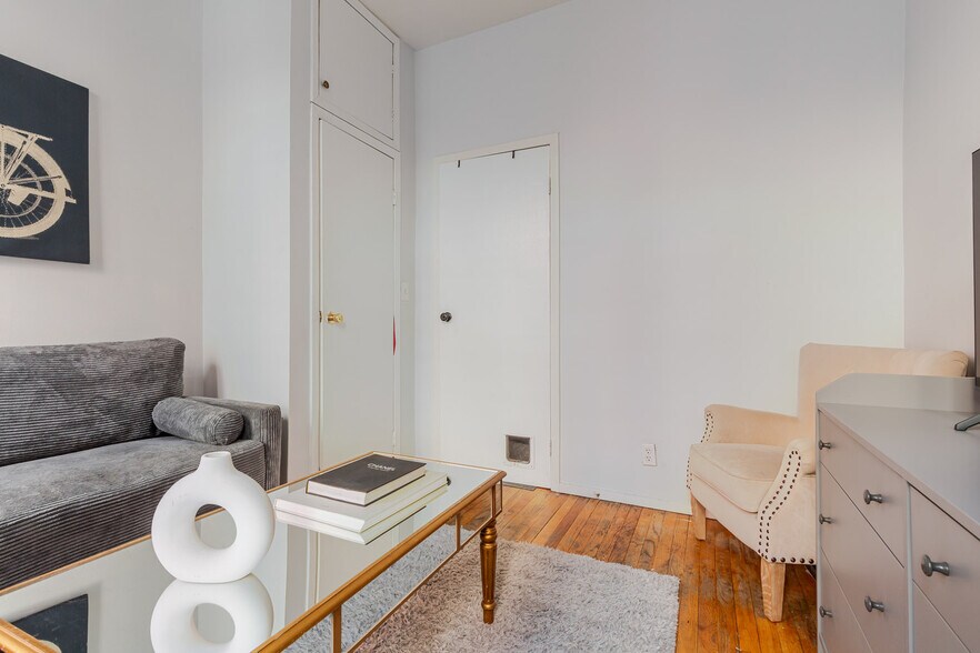 Building Photo - 104 MacDougal St