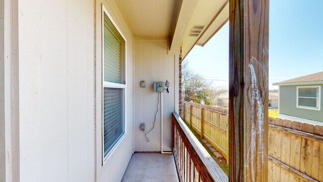 Building Photo - Amazing Duplex in Harker Heights with stained concrete flooring!