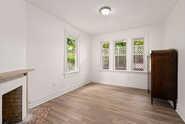 Building Photo - Stunning 4 bedroom home in Perry South available now!