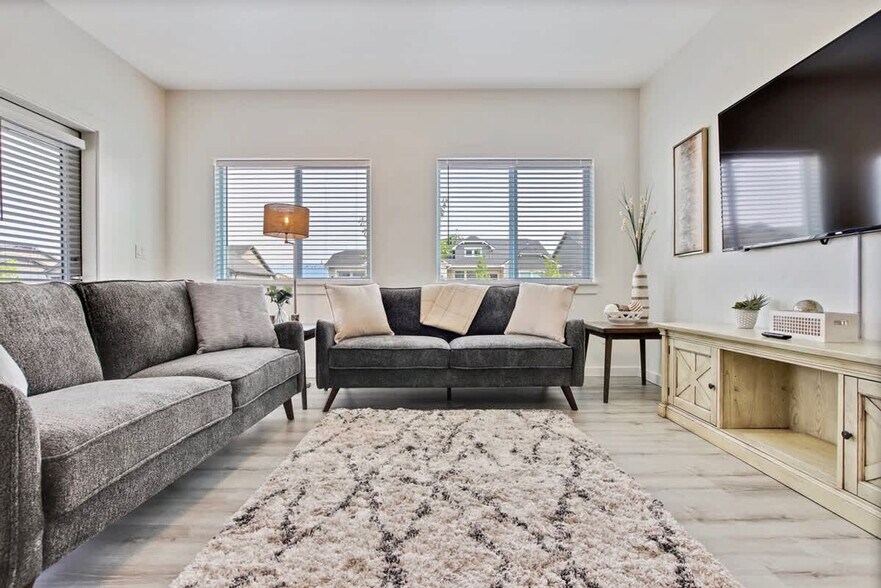 Building Photo - 5643 E Bollo St