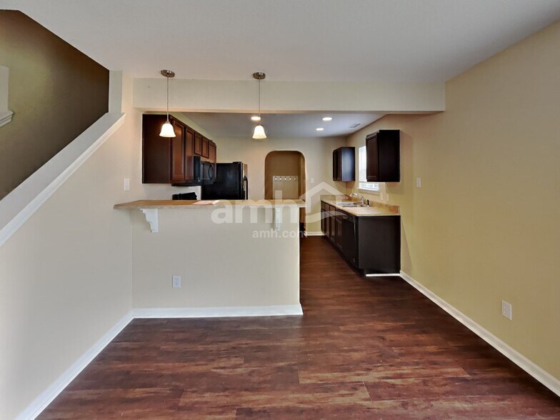 Building Photo - 1622 Carriage Cir