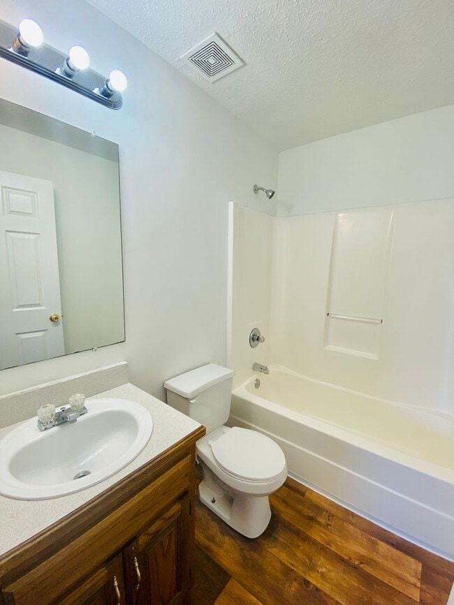 Building Photo - Single Family Home close to Ft Campbell an...