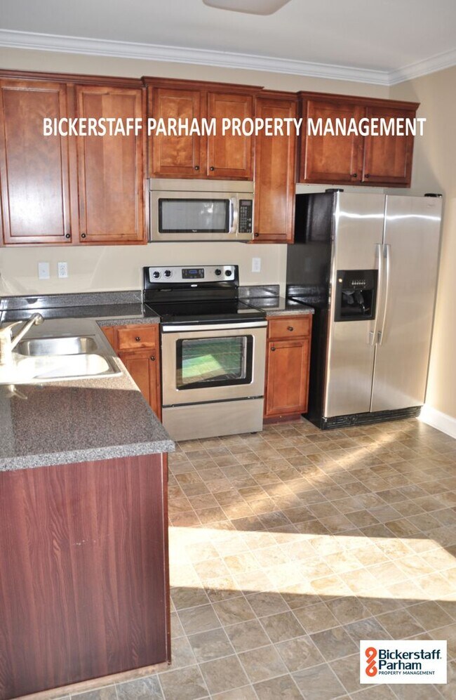 Building Photo - Welcome to Ft. Mitchell!! The Perfect Fami...