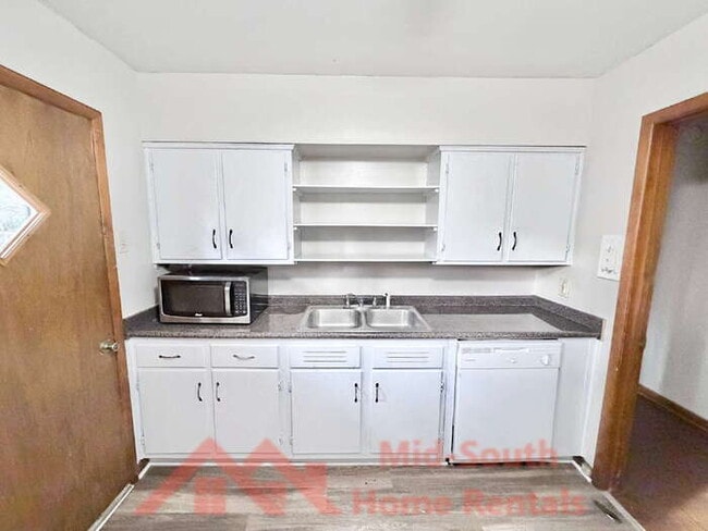 Building Photo - 1761 Cornelia Ln