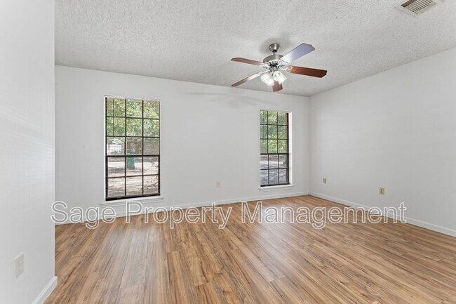 Building Photo - 1142/1144 Willow Creek Dr