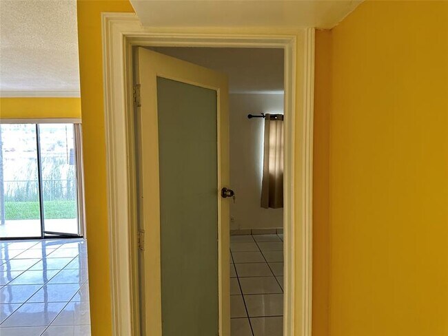 Building Photo - 5900 NW 17th Pl