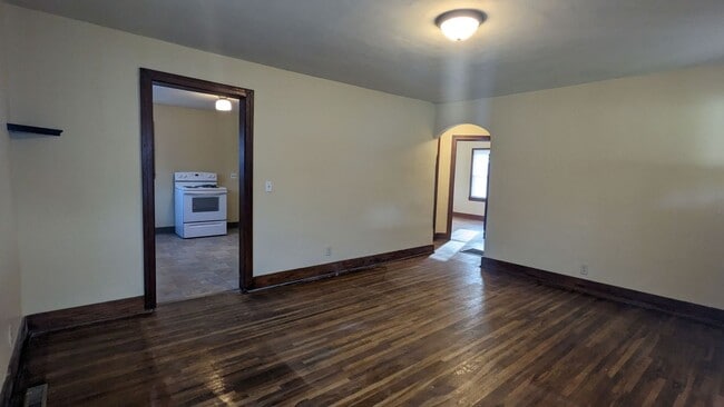 Building Photo - Cozy 2 Bedroom House!