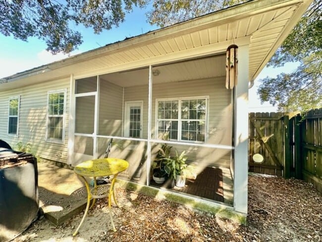 Building Photo - 349 Fir Ave