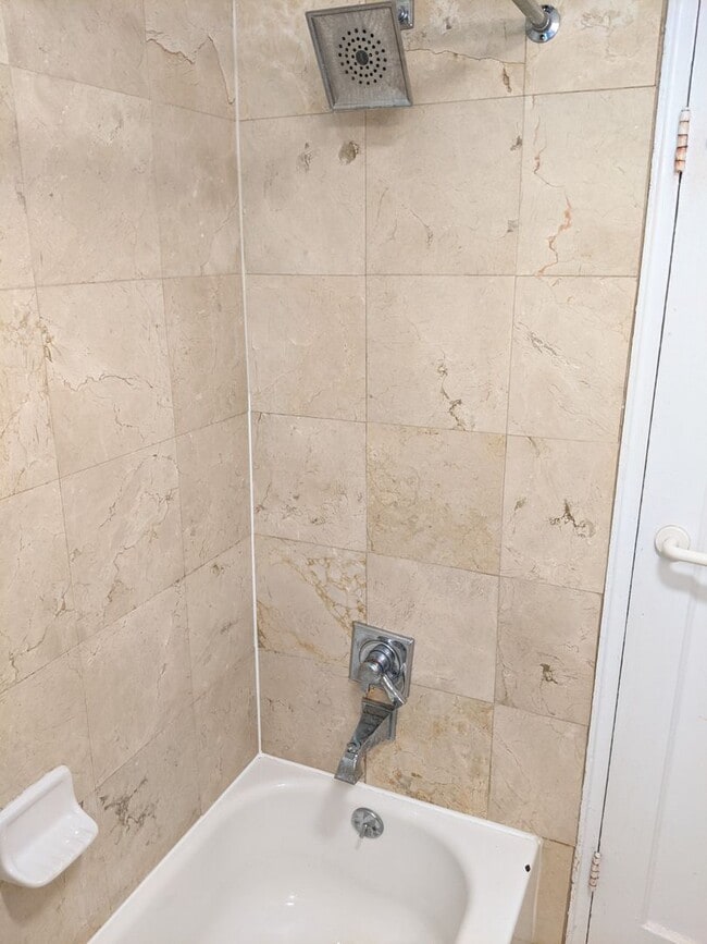 Building Photo - Updated and extremely well-maintained Rock...