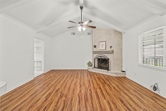 Building Photo - 4402 Seneca St
