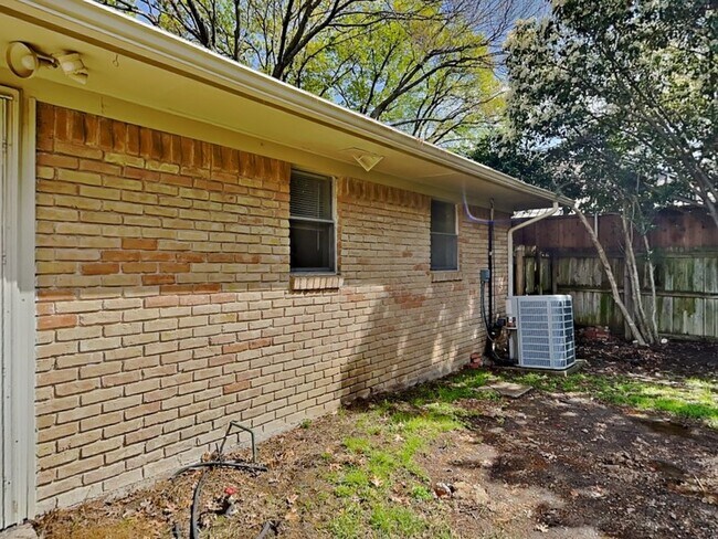 Building Photo - 204 Murray Ln