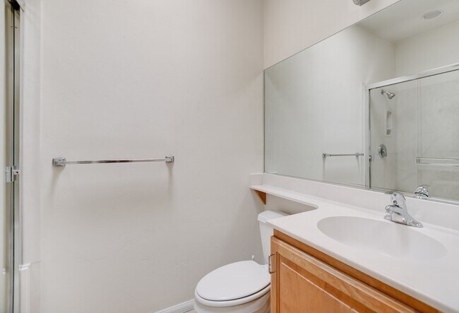 Building Photo - 1939 Felspar St