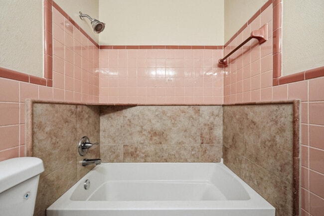 Building Photo - 358 Coral Dr SW