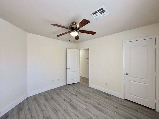 Building Photo - Centennial Heights