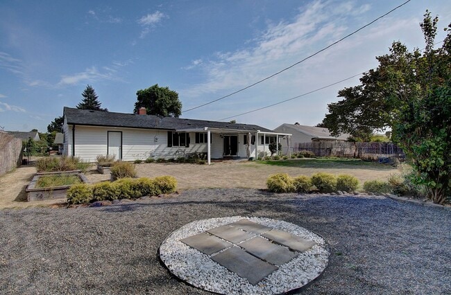 Building Photo - Welcome to this Beautifully Remodeled Ranc...