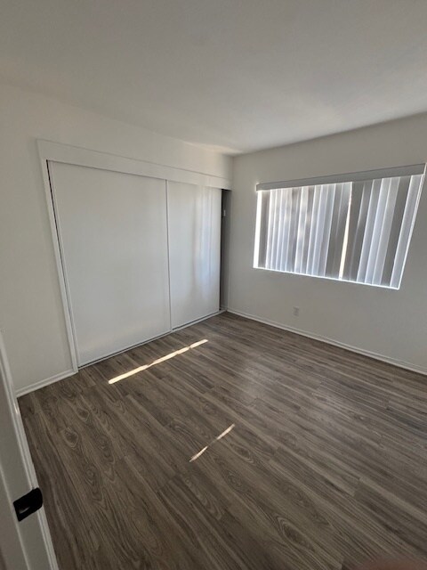 Building Photo - 950 N Walnut St