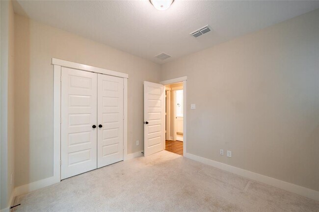 Building Photo - 10922 Brambling Wood Dr