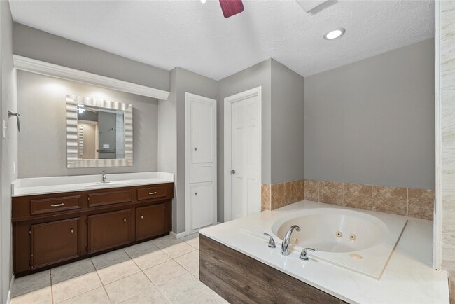 Building Photo - 12218 Moorcreek Dr