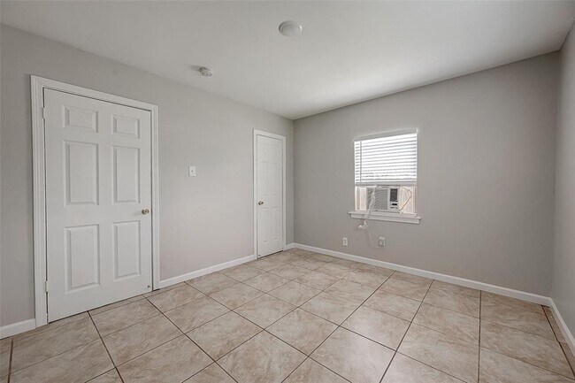 Building Photo - 7621 Sundown Dr