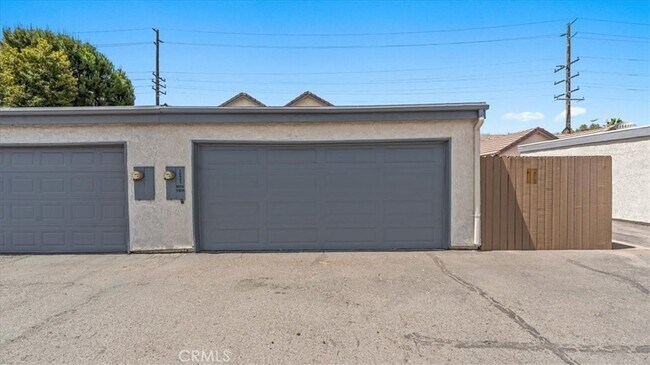Building Photo - 10861 Mountain View Ave