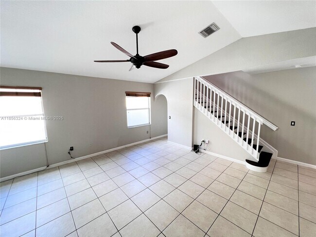 Building Photo - 3970 NE 11th Dr