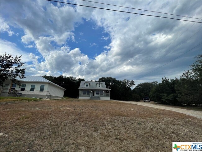 Building Photo - 542 Lonesome-