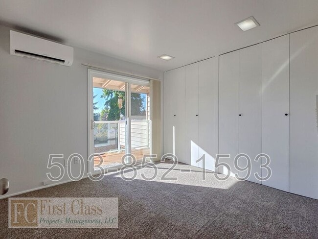 Building Photo - 8500 SW Canyon Dr