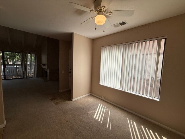Building Photo - 2 bed 2 bath upstairs condo available to m...