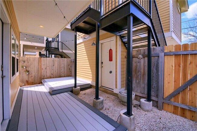 Building Photo - 5106 Caswell Ave