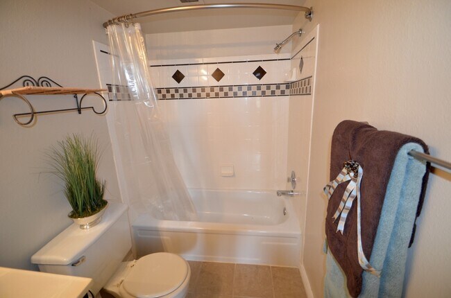 Building Photo - Large 1 Bedroom 1 bath with Loft!
