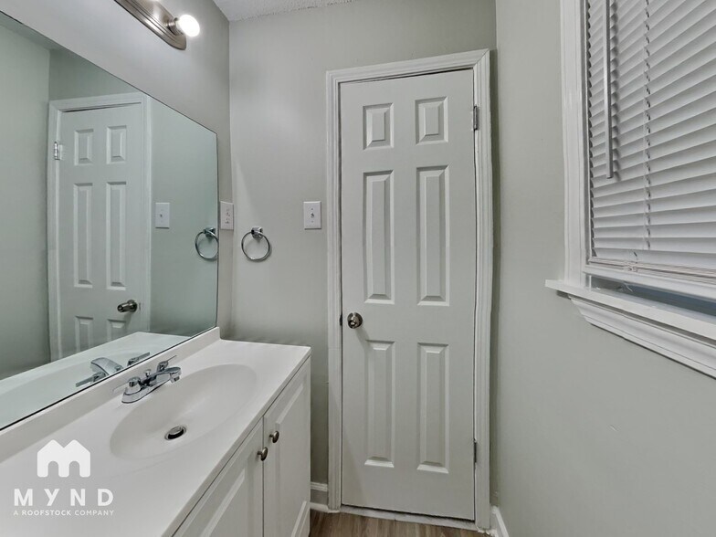 Building Photo - 4185 Yale Rd