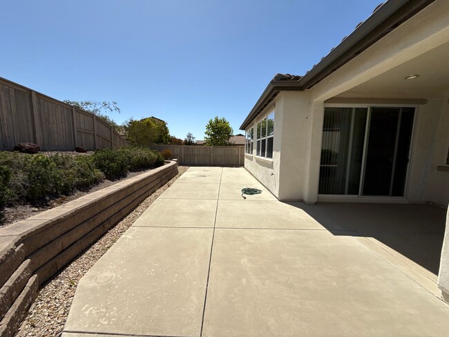Building Photo - Beautiful Newer Rice Ranch Single Story Ho...