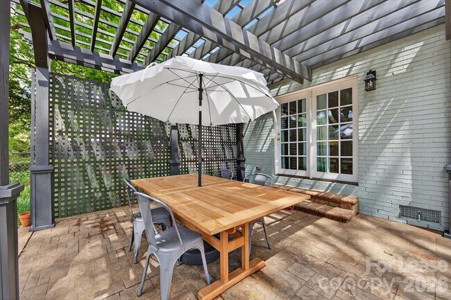 Building Photo - 3920 Haven Dr