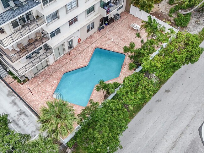 Building Photo - 1625 SE 10th Ave