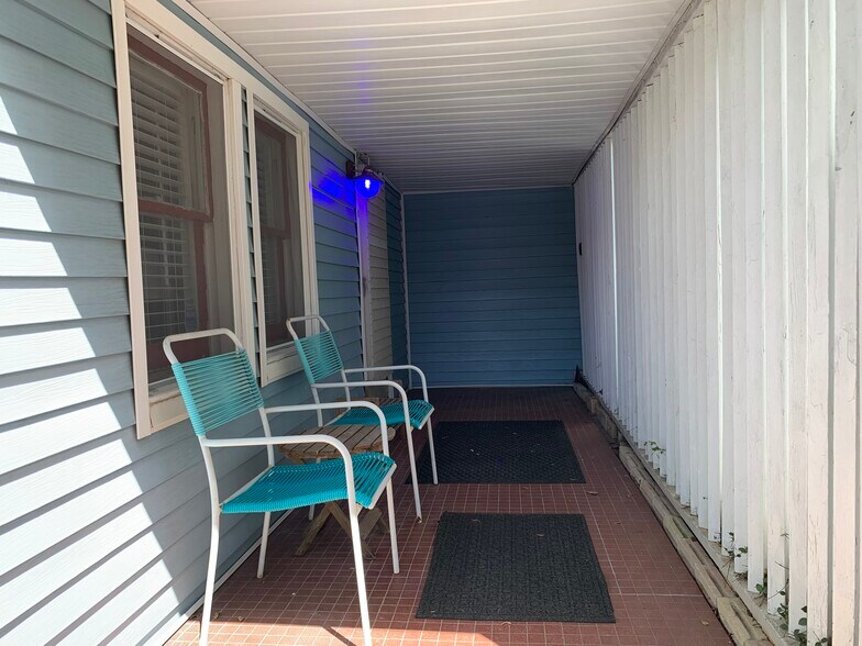 #B. Private patio. 1x1 fully furnished and all bills included Galveston Tx 77550 - 4408 Avenue S 1/2