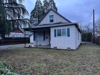 Building Photo - 3 bedroom 1 bath house in Springfield!