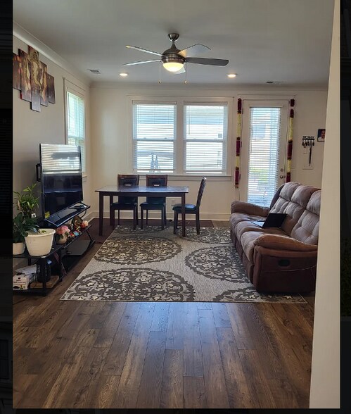 Building Photo - 372 Hammock Ln