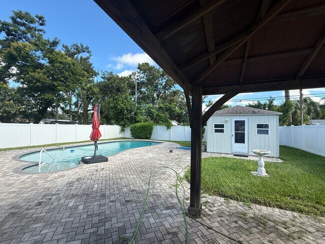 Building Photo - 3/2 Pool Home
