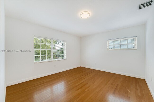 Building Photo - 13032 Mar St