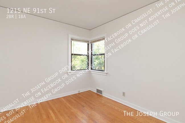 Building Photo - 1215 NE 91st St