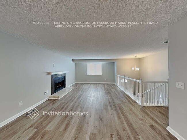 Building Photo - 1425 E 97th Pl