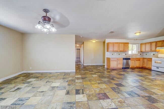 Building Photo - 3990 E Syracuse Dr