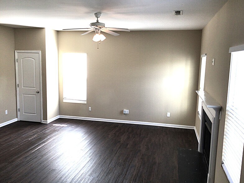 Building Photo - 922 Wolfpack Way