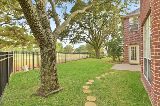 Building Photo - 1915 Lytham Ln