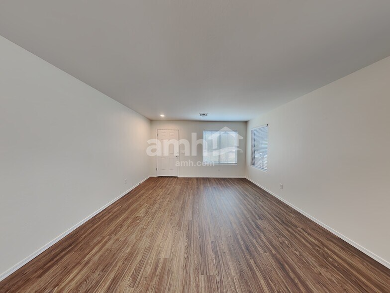 Building Photo - 3806 S 186th Dr