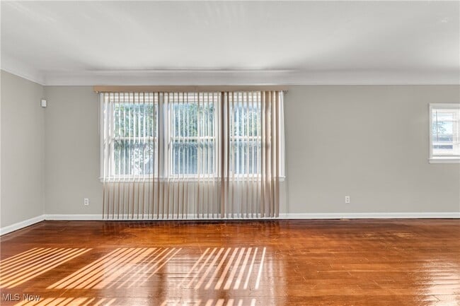 Building Photo - 1482 Genesee Rd