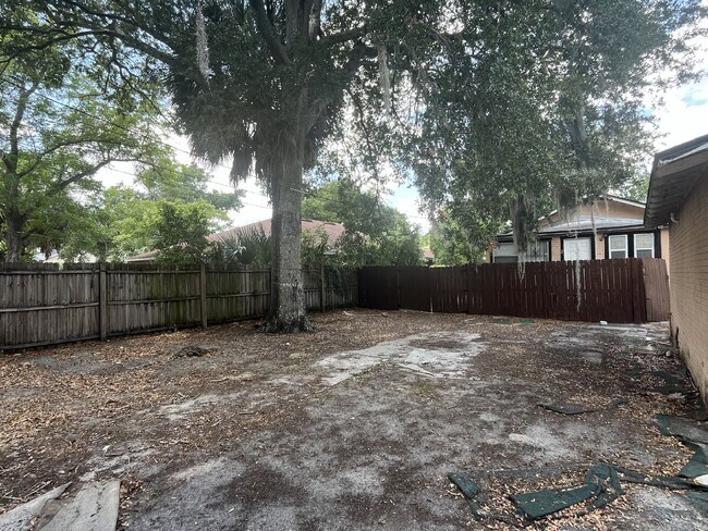 Building Photo - Renovated Garage Studio For Rent