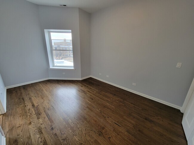 Building Photo - 4844 N Spaulding Ave